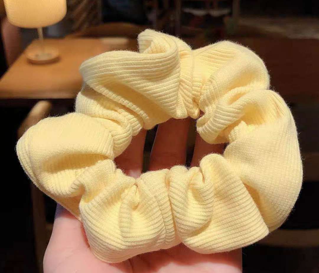 Solid-colored and elegant large intestine rings undefined