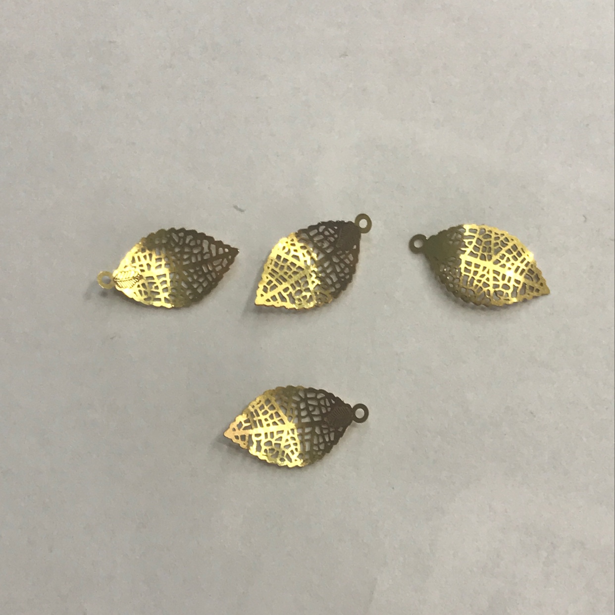 Feite computer chips, eco-friendly brass chips, hollowed-out small tree leaf jewelry accessories, earrings, necklaces, pendants and earrings details Picture