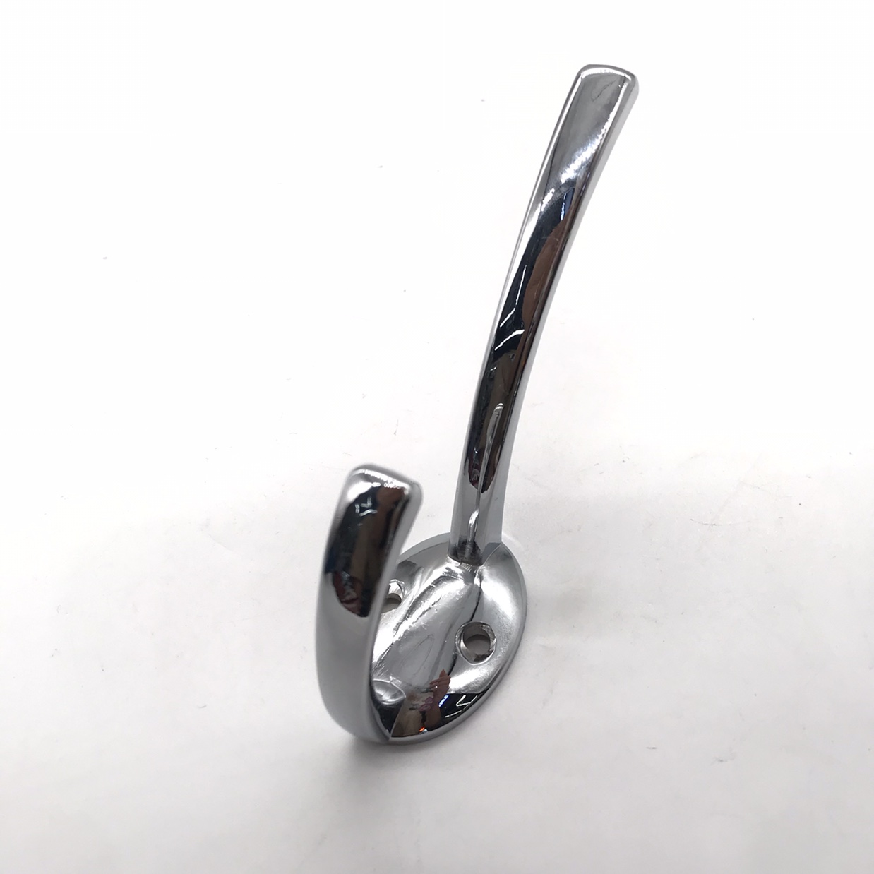 The Shuzan dekor paint roller brush features a high-density fiber brush head specifically designed for rollers, ensuring even application, saving paint and being durable