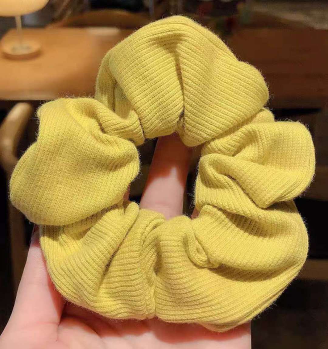 Solid-colored and elegant large intestine rings undefined