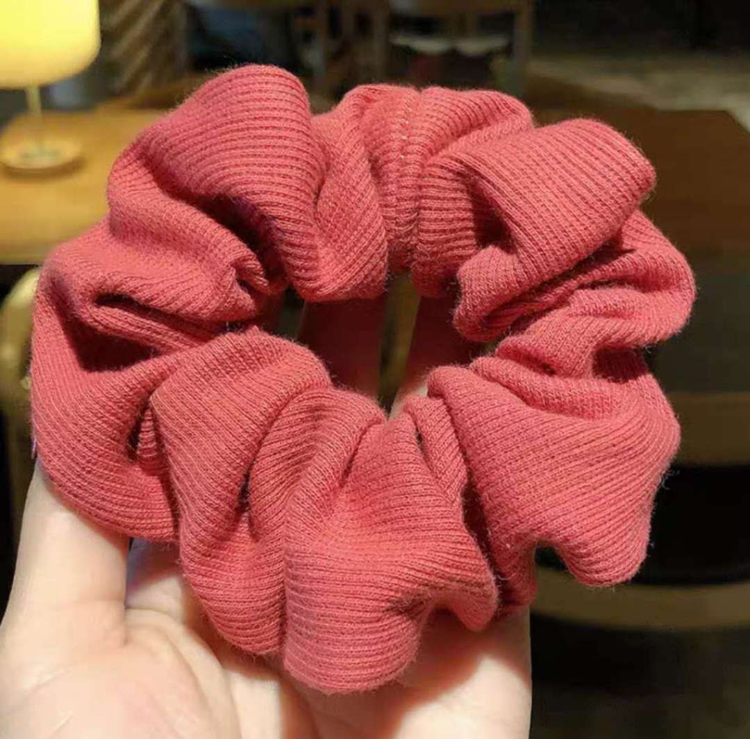 Solid-colored and elegant large intestine rings undefined