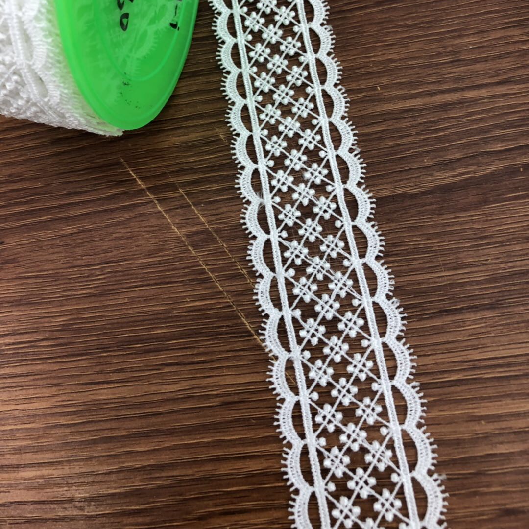 Water-soluble lace clothing accessories