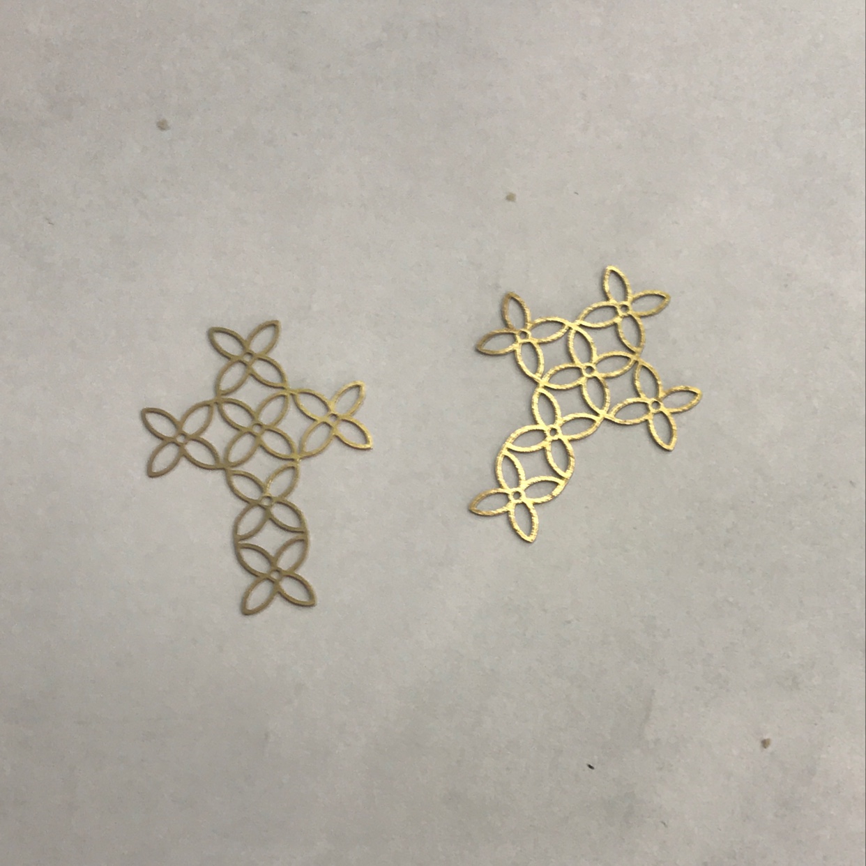 Feite computer chips, eco-friendly brass chips, six hollowed-out four-petal flowers, one-piece flower chips, zircon chips, jewelry accessories, earrings, necklaces, pendants, and earrings Specification image