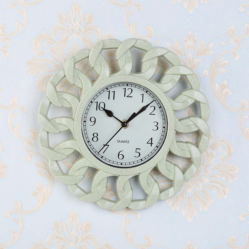 Yiwu Good Goods Creative New high-end wall clock, personalized living room and dining room comfortable, warm, fresh and elegant wall clock detail image 2