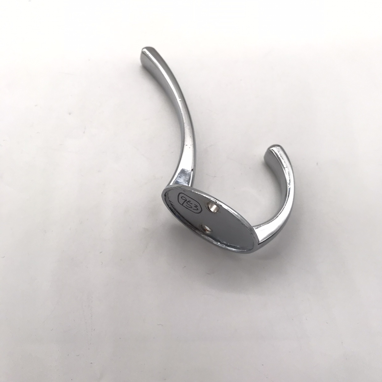 The Shuzan dekor paint roller brush features a high-density fiber brush head specifically designed for rollers, ensuring even application, saving paint and being durable Application Scenario