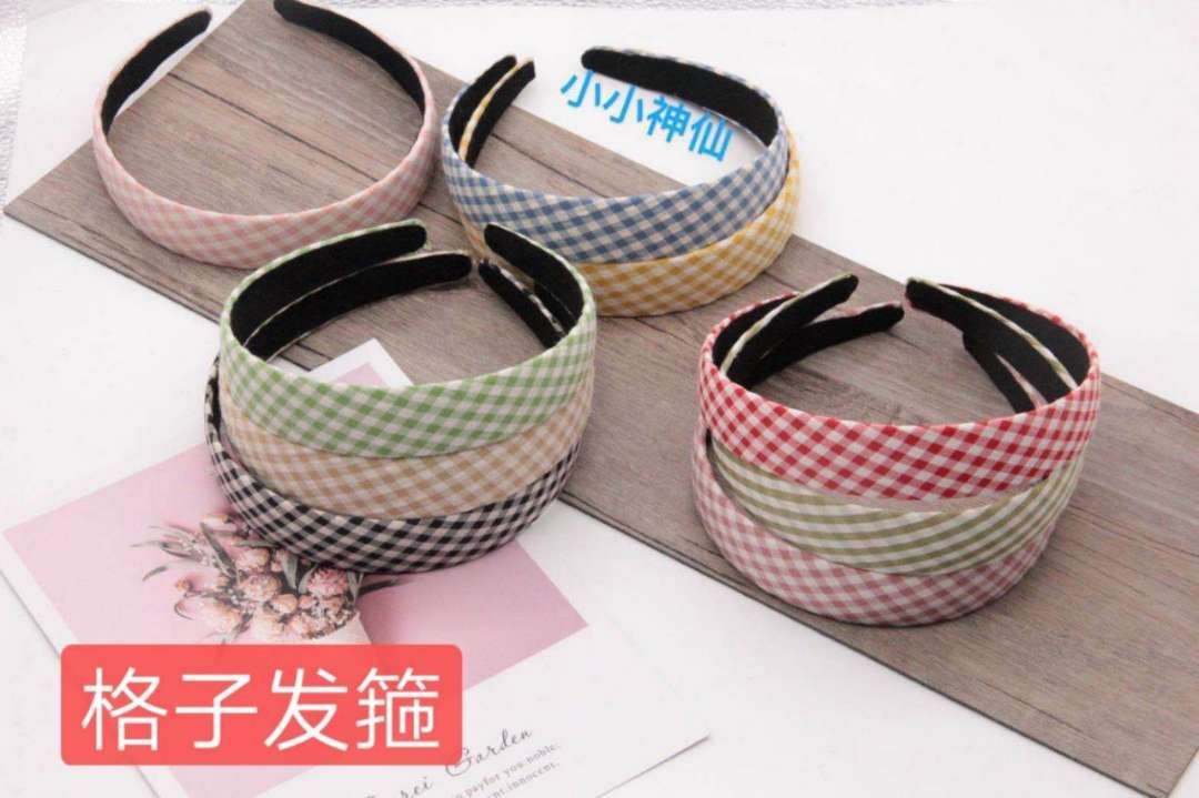 Checkered hair band
