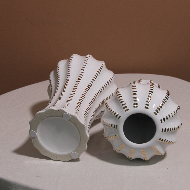 Simple home flower arrangement vases, modern model room soft furnishings, ceramic vases, ornaments, living room entrance, coffee table decorations undefined