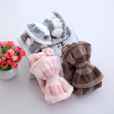 Stripy hair cover A hair band for a woman, a facial mask, a headband, a crescent moon, and a headband for beauty thumbnail