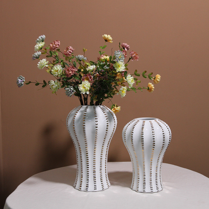 Simple home flower arrangement vases, modern model room soft furnishings, ceramic vases, ornaments, living room entrance, coffee table decorations
