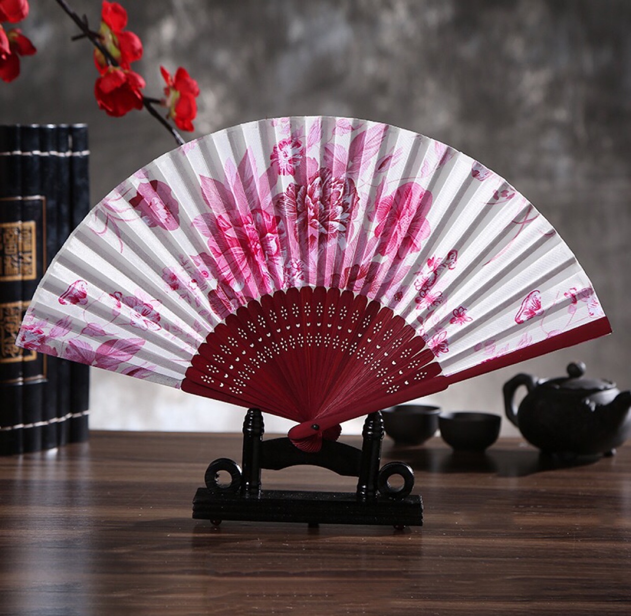 Color dingle lady folding fan, abanico de bambú Application Scenario
