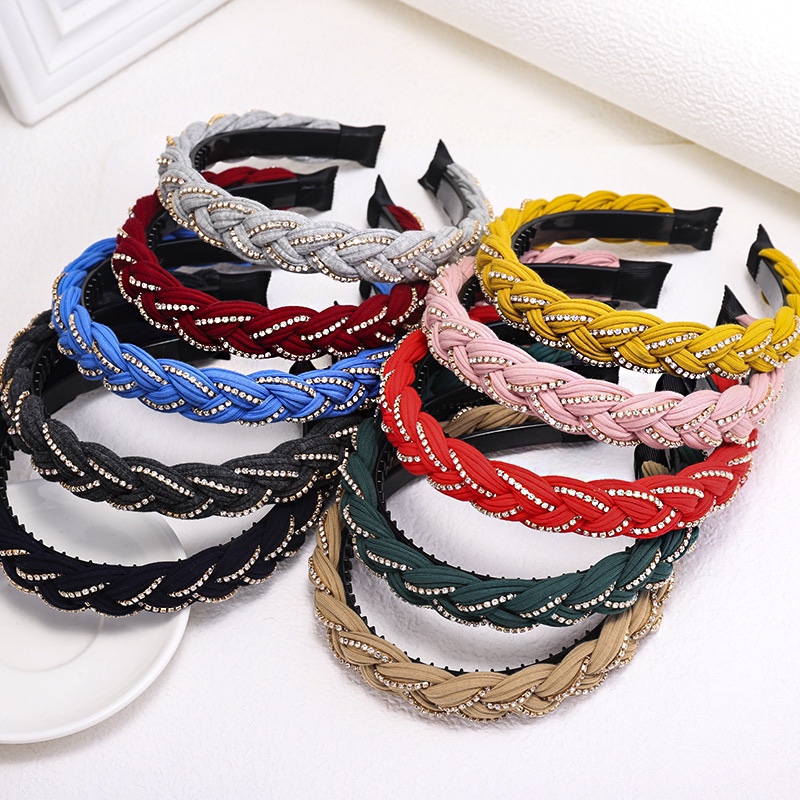 Hair accessories are the latest fashion in South Korea thumbnail