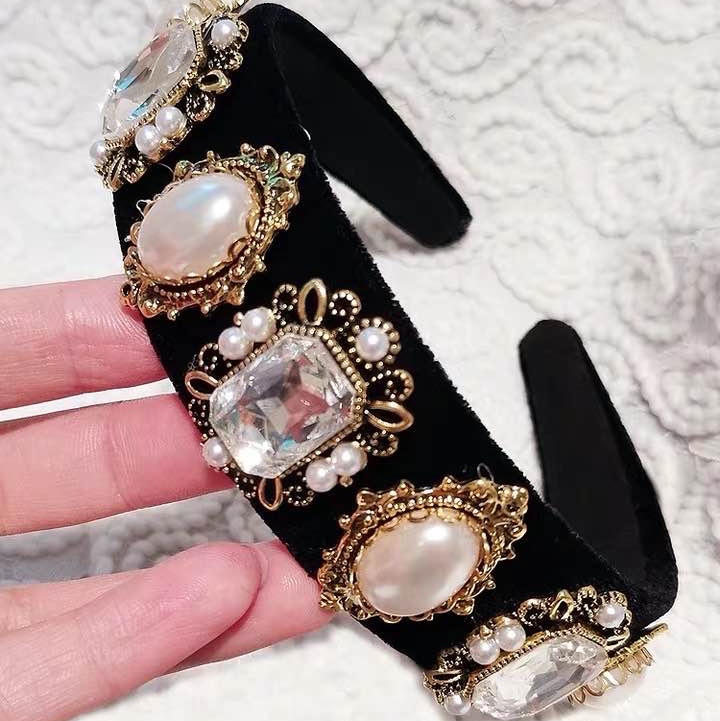 Starbucks buckles thumbnail