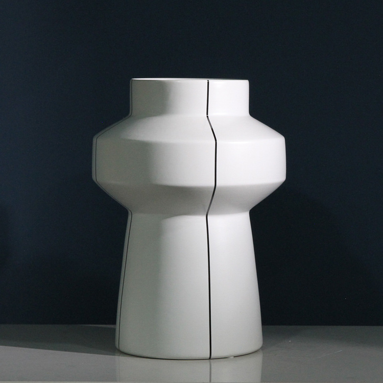 The new hand-pulled prefabricated flower vases with simple black lines and ceramic vase decorations are ideal soft furnishings for the new Chinese-style living room Item Picture