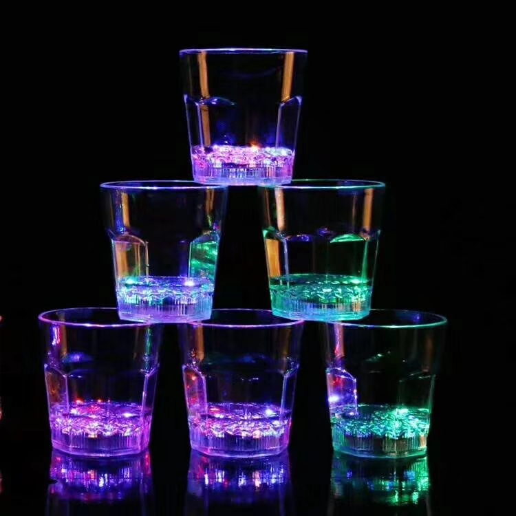 发光杯子菠萝杯白底实物图