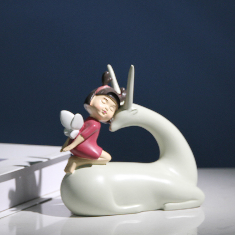 Customized cute character cartoon figurines, resin ornaments, little girl children's room desk handicrafts for your girlfriend Item Picture