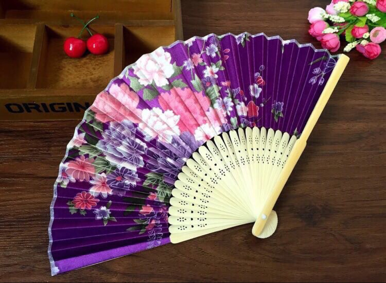 Color dingle lady folding fan, abanico de bambú undefined