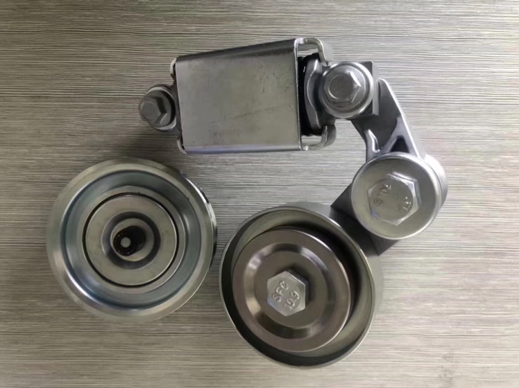 HINO/E13C pump belt tightening wheel: 16380-2410 idler wheel: 16603-E0110 air conditioning tightening wheel: S8836-012 Application Scenario