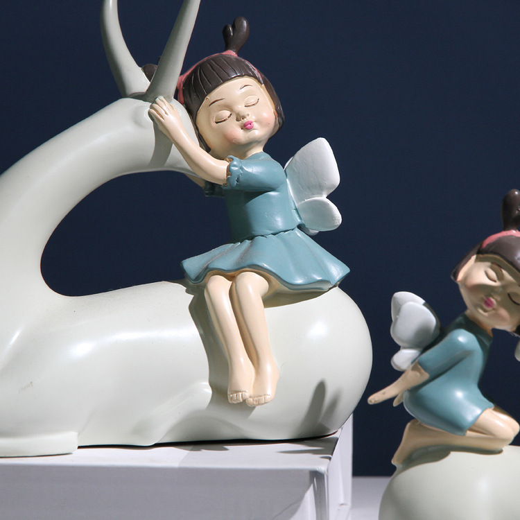 Factory direct sales of cartoon deer girls, girlish resin animal ornaments, modern, fashionable, simple and creative decorative items details Picture
