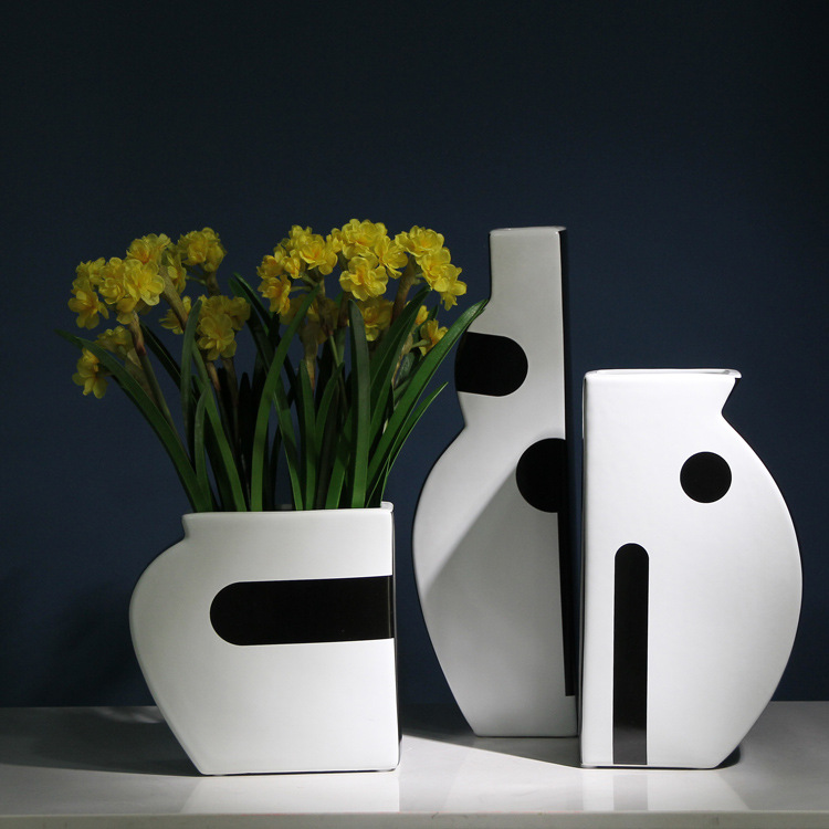 Creative abstract flower vases and ornaments, modern Nordic minimalist style ceramic vases and flower arrangements, home model room soft furnishings