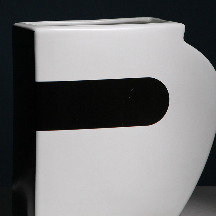 Creative abstract flower vases and ornaments, modern Nordic minimalist style ceramic vases and flower arrangements, home model room soft furnishings undefined