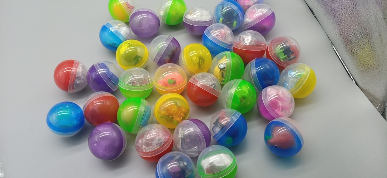 厂家直销塑料玩具，塑料扭蛋，5.0厘米扭蛋