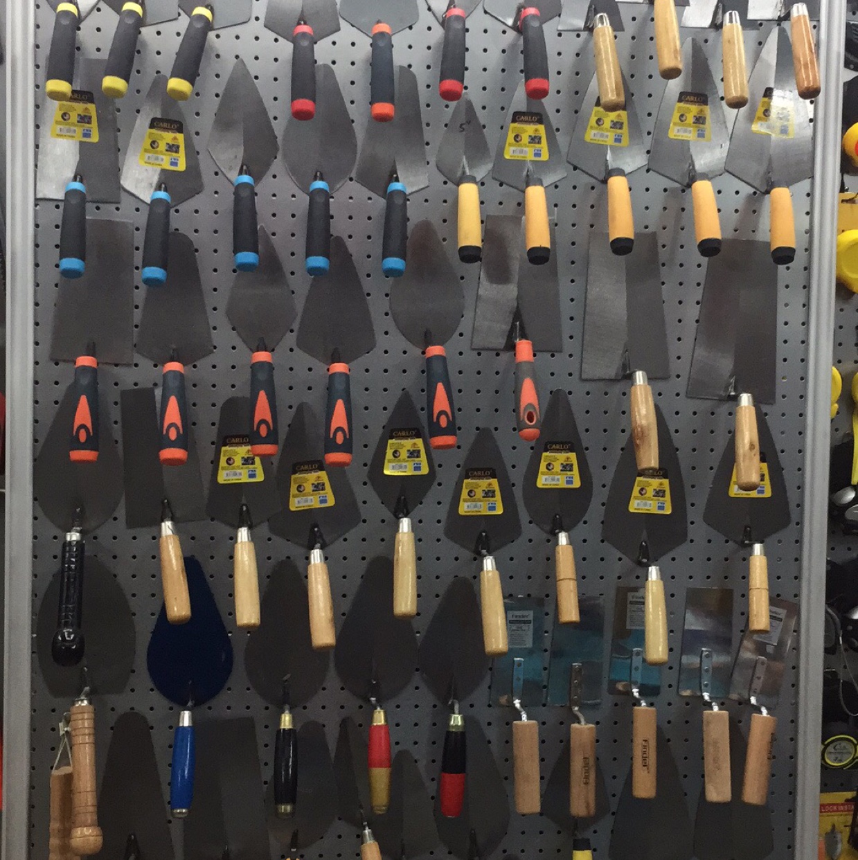 Bricklaying knife with wooden handle and plastic handle thumbnail