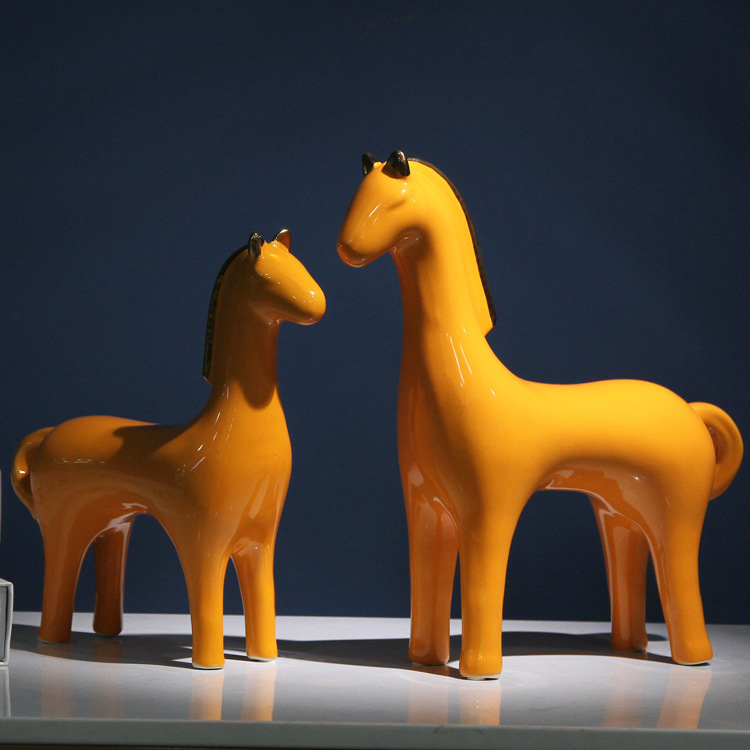 Creative modern and simple ceramic animal home decoration items, horse-to-success desktop display, abstract handicraft arrangement details Picture
