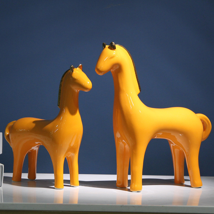 Creative modern and simple ceramic animal home decoration items, horse-to-success desktop display, abstract handicraft arrangement