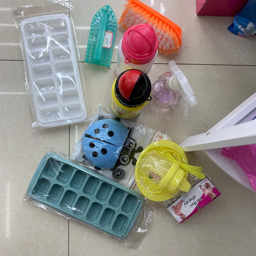 Ice cube tray details Picture