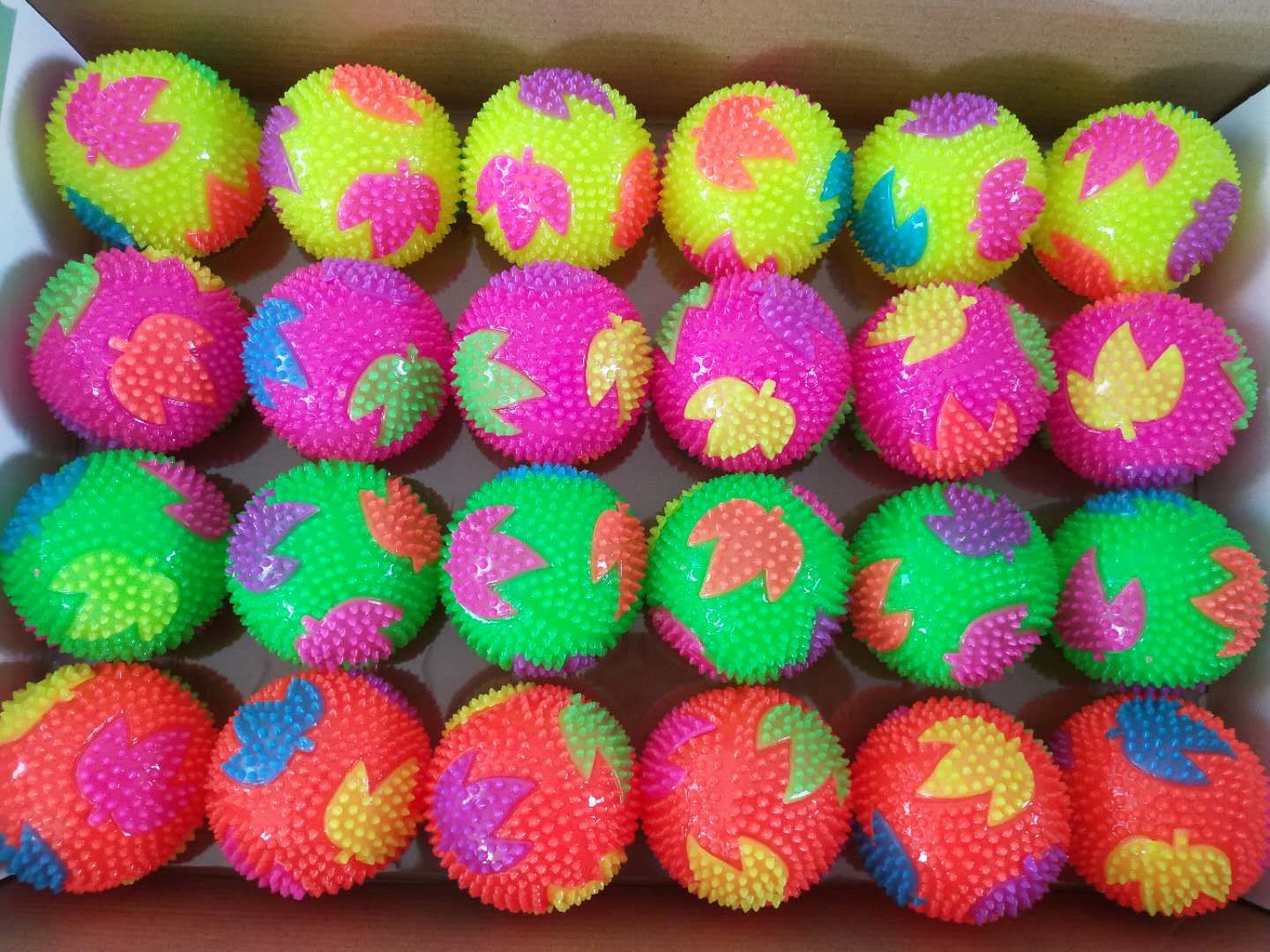 地摊热卖6.5按摩球炫彩球！！详情图9