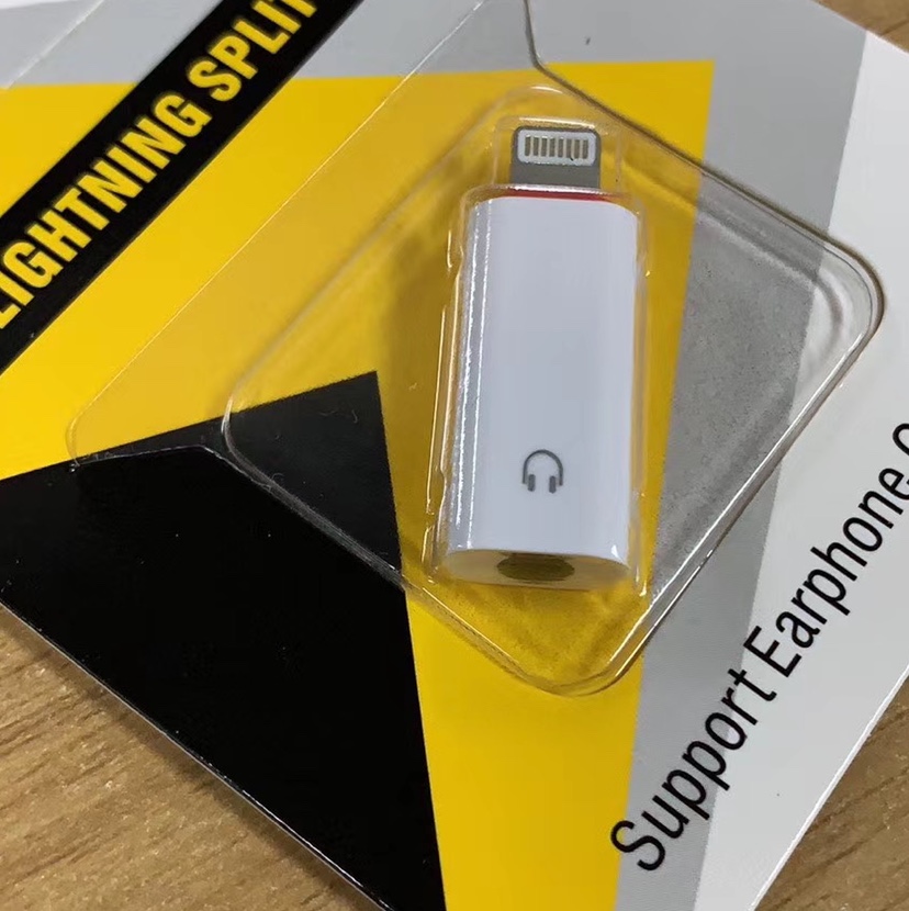 Apple audio adapter, microphone adapter details Picture