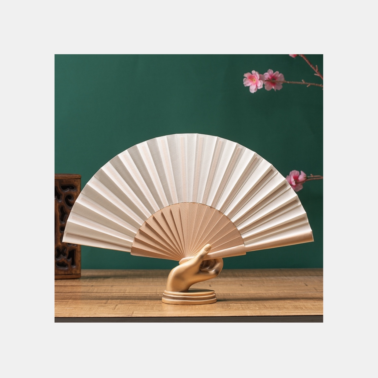 18方木头柄纯色扇子白底实物图