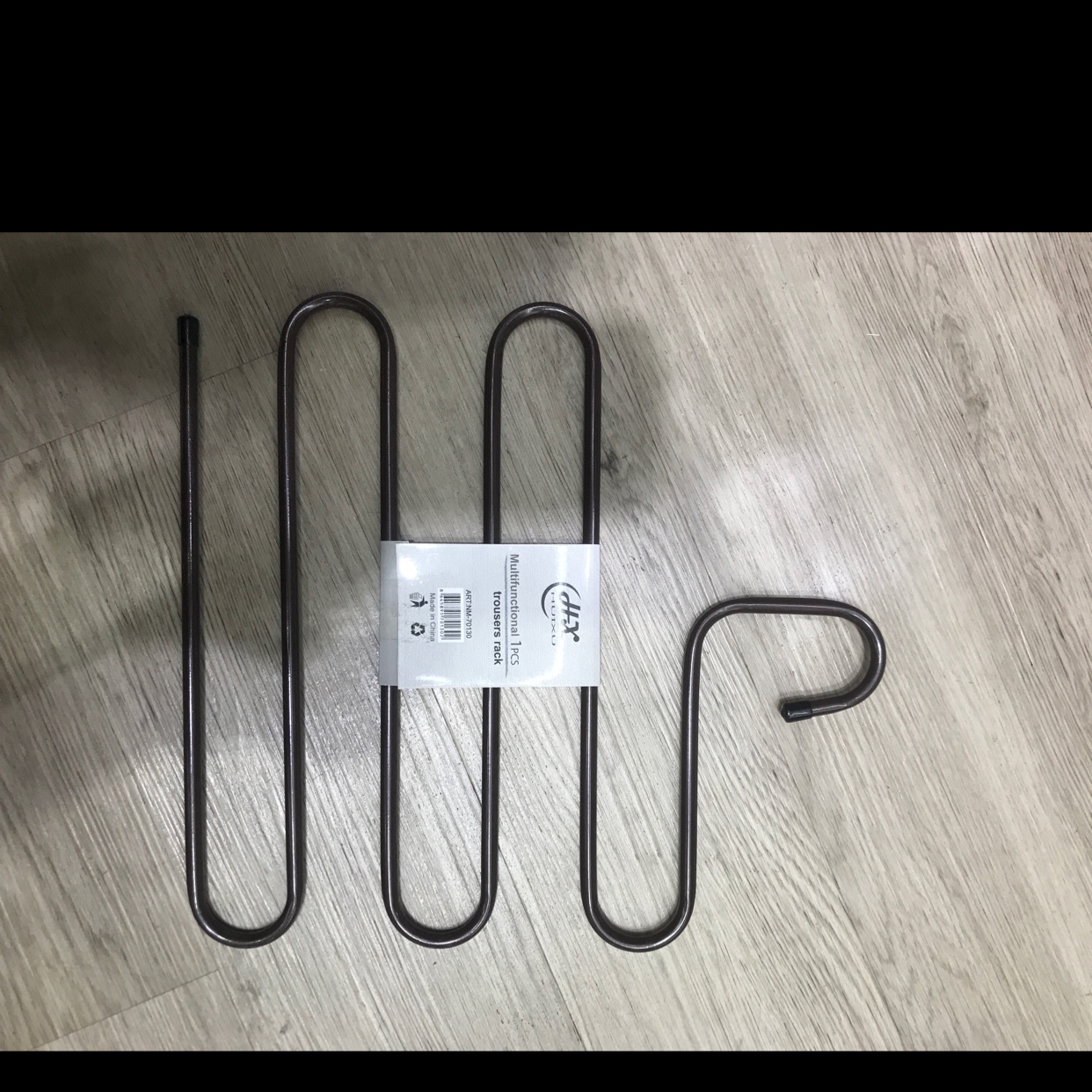 多功能铁裤架，可以挂裤子，领带，丝巾围巾各种配件，实用要便宜，又能节省空间