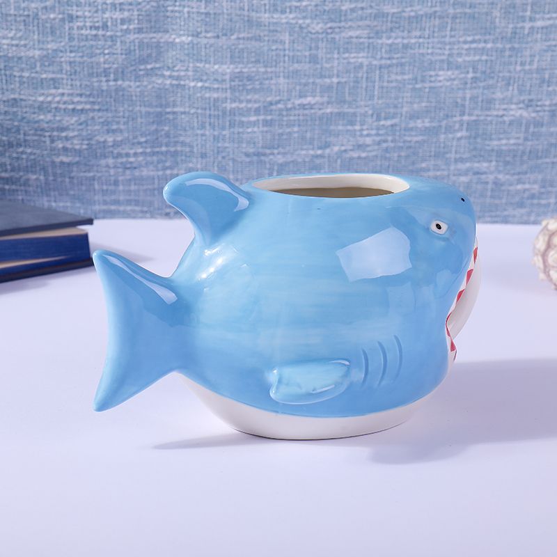 Creative Shark Shape Mug Cartoon Shark Head Ceramic Mug Personality Shark Mark Ceramic Mug Application Scenario
