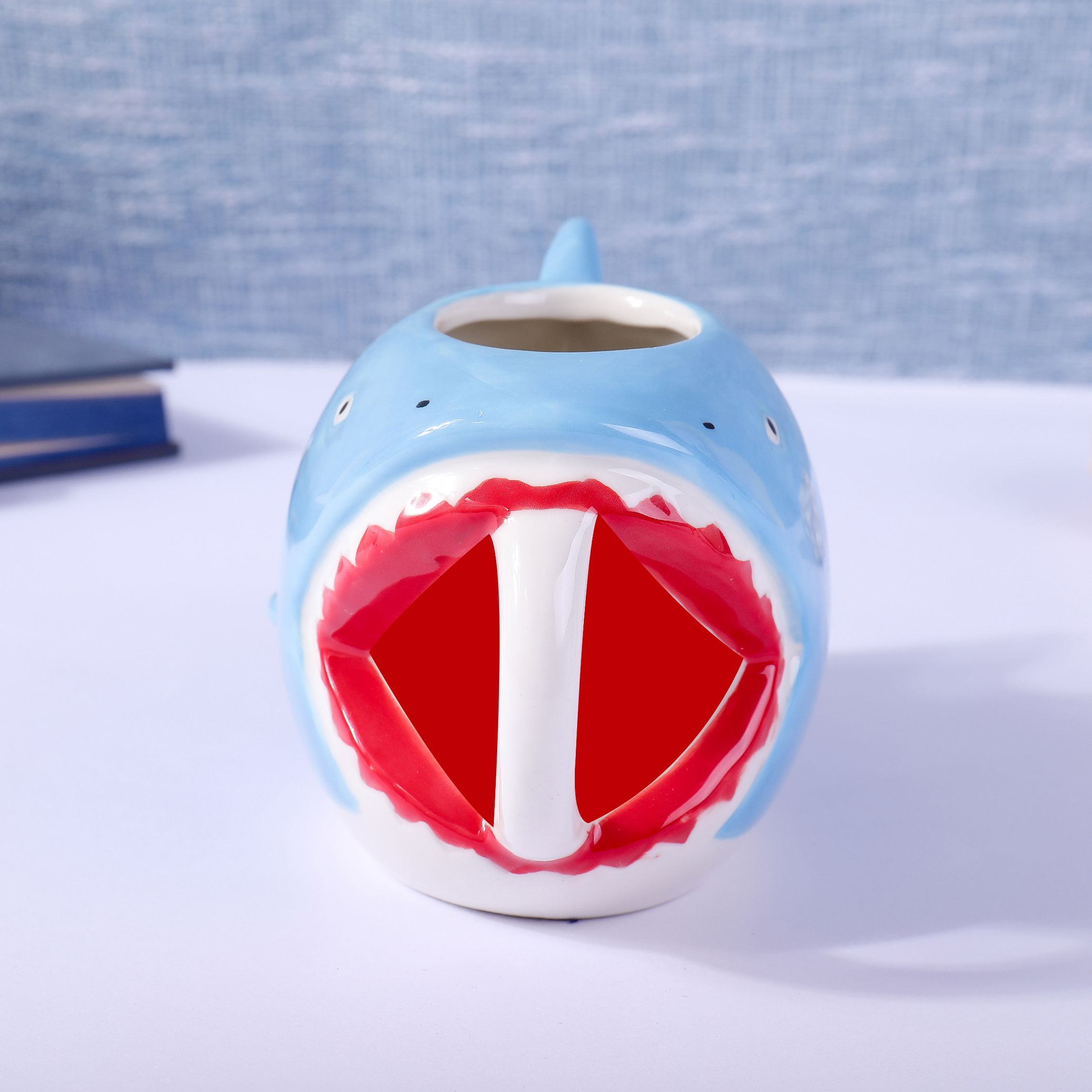 Creative Shark Shape Mug Cartoon Shark Head Ceramic Mug Personality Shark Mark Ceramic Mug details Picture