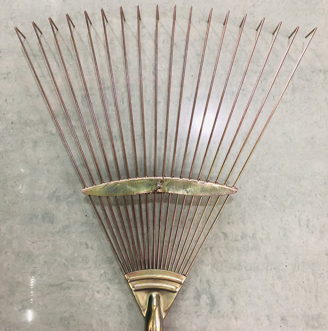 永康厂家直销新款，18齿彩锌圆丝耙，园林草耙，园林工具，落叶耙