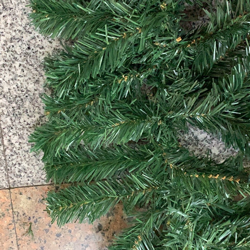 Yiyang Christmas Craft 2.7-meter-long rattan, 230 heads, 24 centimeters in diameter, 200 heads in total Application Scenario