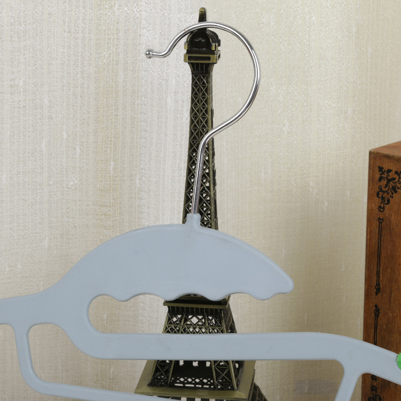 Yiwu Good Goods Household Plastic Coat Hanger Anti-Slip Shoulder Design Practical And Convenient Lt-1018 full figure