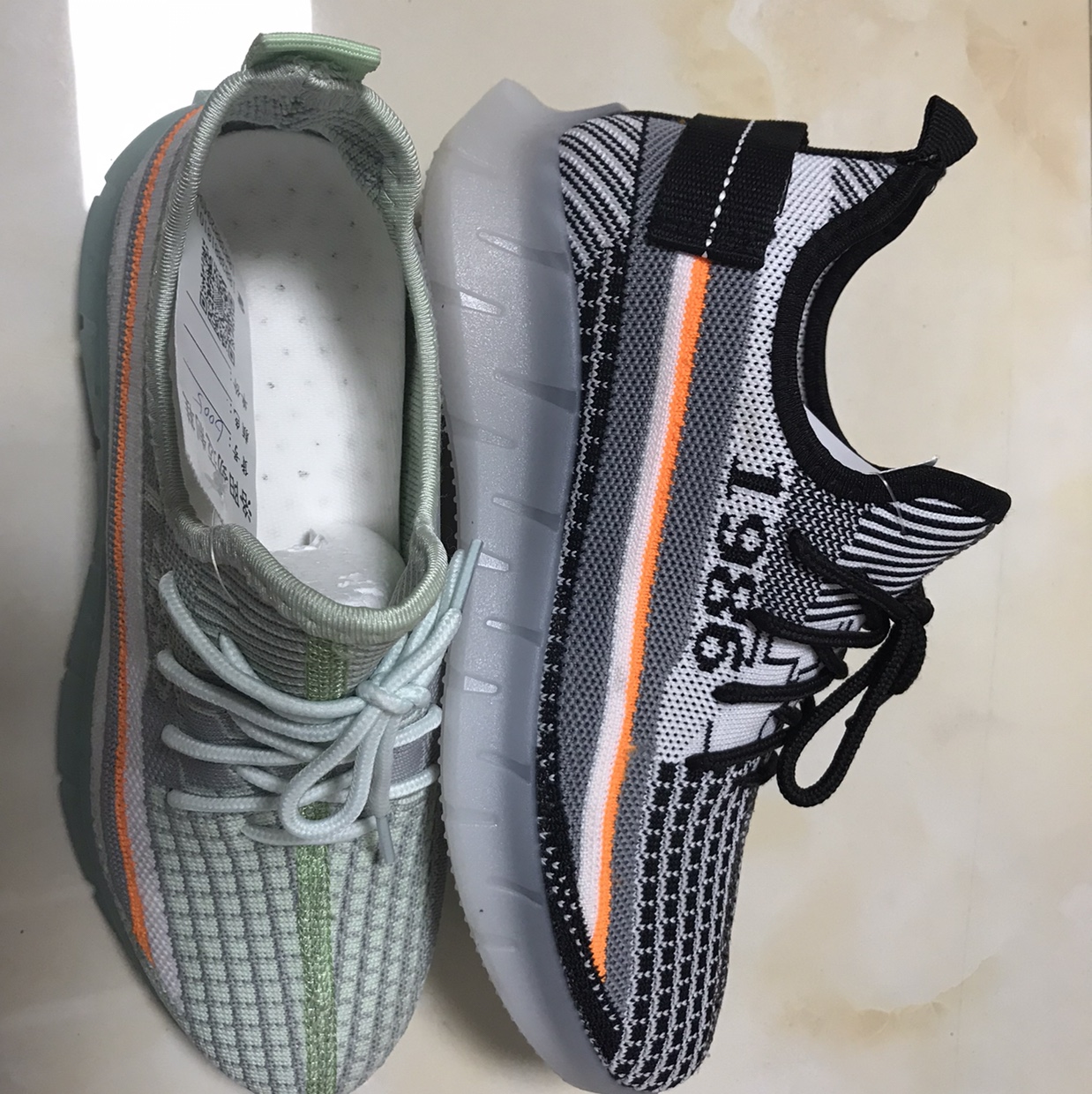 飞织鞋面，清爽透气，不闷脚，鞋底轻便防滑