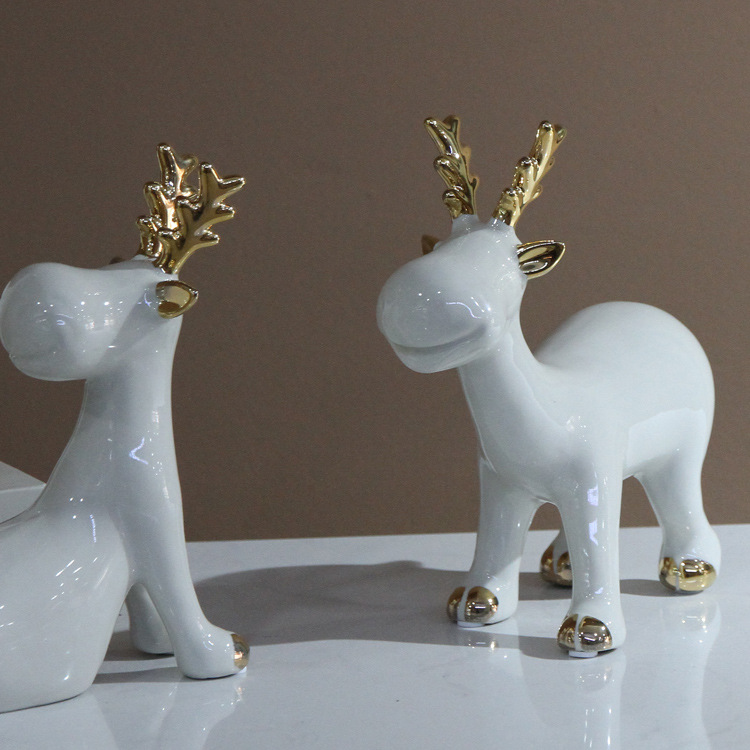 Modern creative ceramic animal ornaments for a family of three: A deer with you, a warm home desktop decoration details Picture