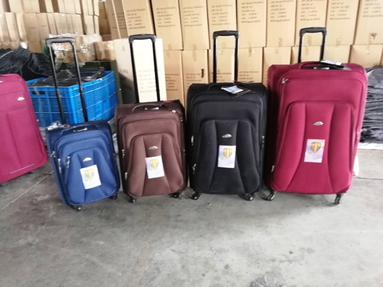 28513-4 4pcs 4 wheels luggage图