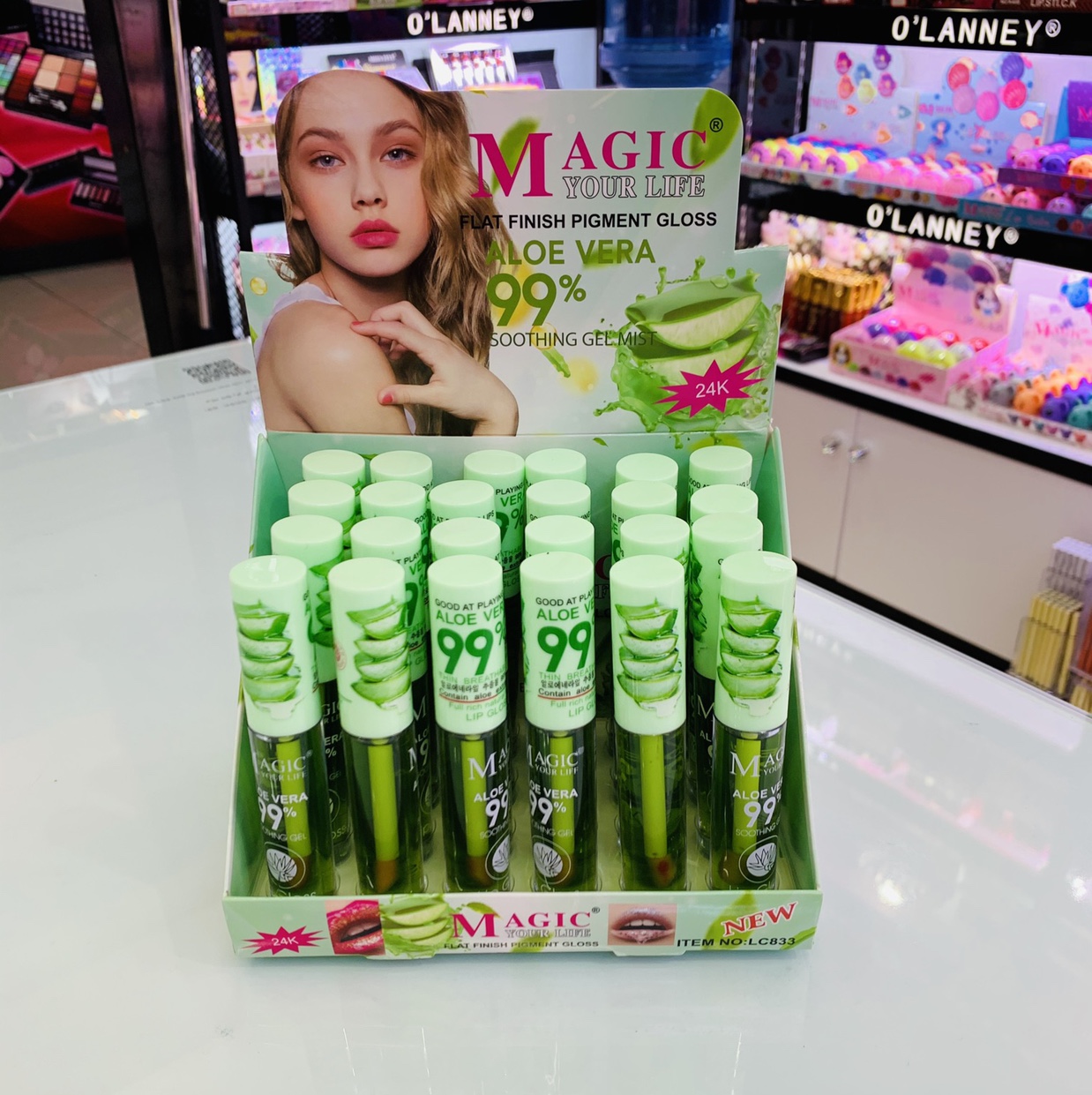 Aloe vera color-changing lip gloss moisturizes and moistens the 24h waterproof lip glaze thumbnail