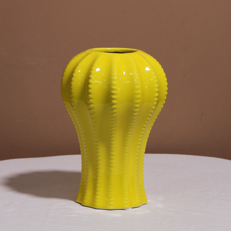 Modern and simple home flower arrangement, flower vases, model rooms, soft furnishings, ceramic vases, ornaments, living room, entrance hall, coffee table decorations Application Scenario