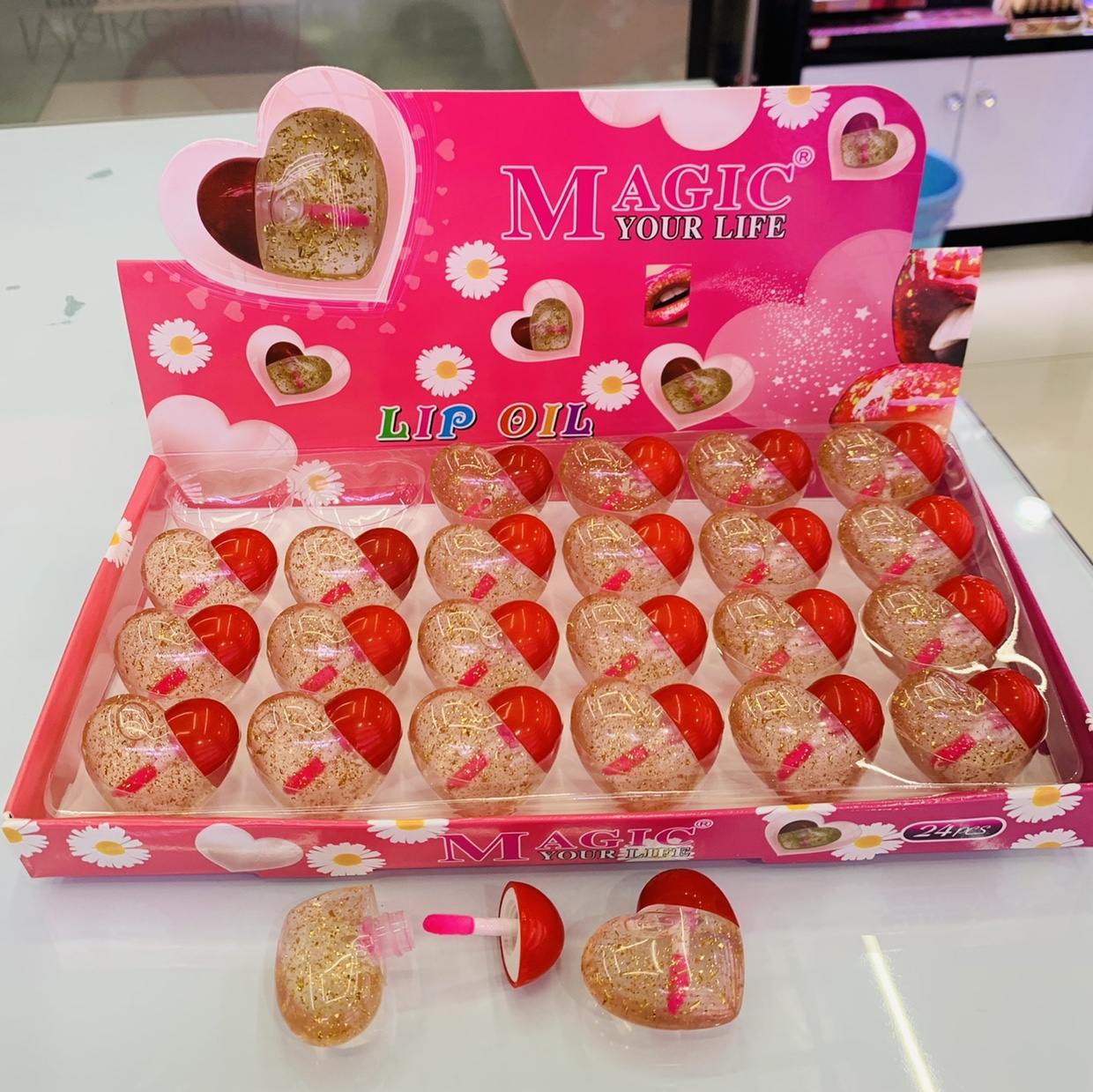 Love color gold leaf lip gloss moisturizes and moistens the 24h waterproof lip glaze thumbnail