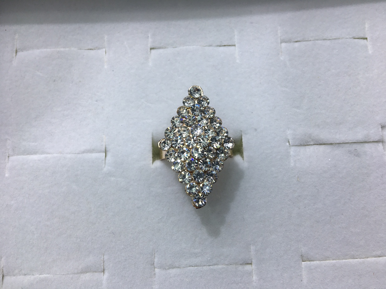 批发流行款 菱形图案设计 电镀保色金合金戒指 戒指圈大小可调节。