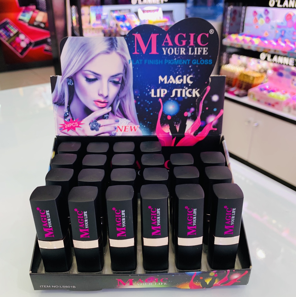 Black elf color-changing lipstick moisturizes and moistens for 24 hours, and it is waterproof and color-resistant thumbnail