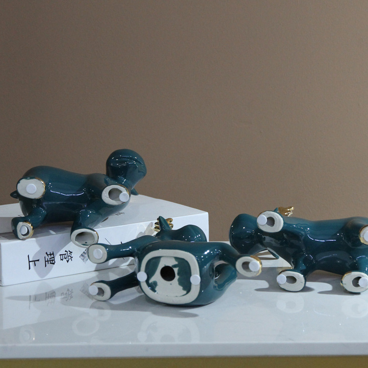 Factory direct sales of modern creative ceramic animal ornaments for a family of three. One deer with you, a warm home desktop decoration Application Scenario