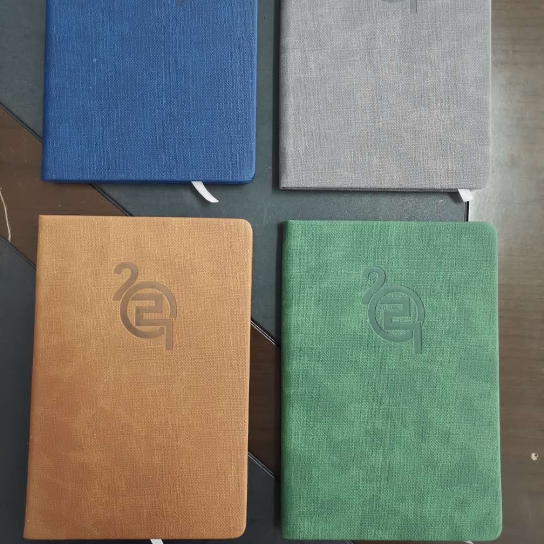 工厂直销西班文，意大利文，阿拉伯文，英语年历本周历本白底实物图