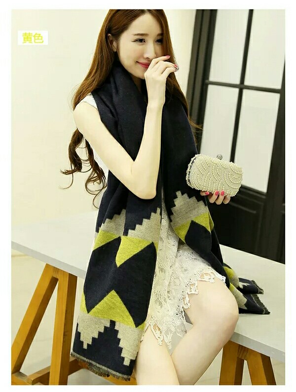 Cashmere Scarf In Double Diamond Shape Application Scenario