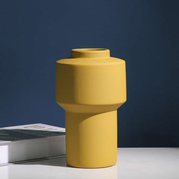 Factory direct sales of desktop ceramic vases, Nordic Morandi color flower vases and decorative items, simple and modern home decorations undefined